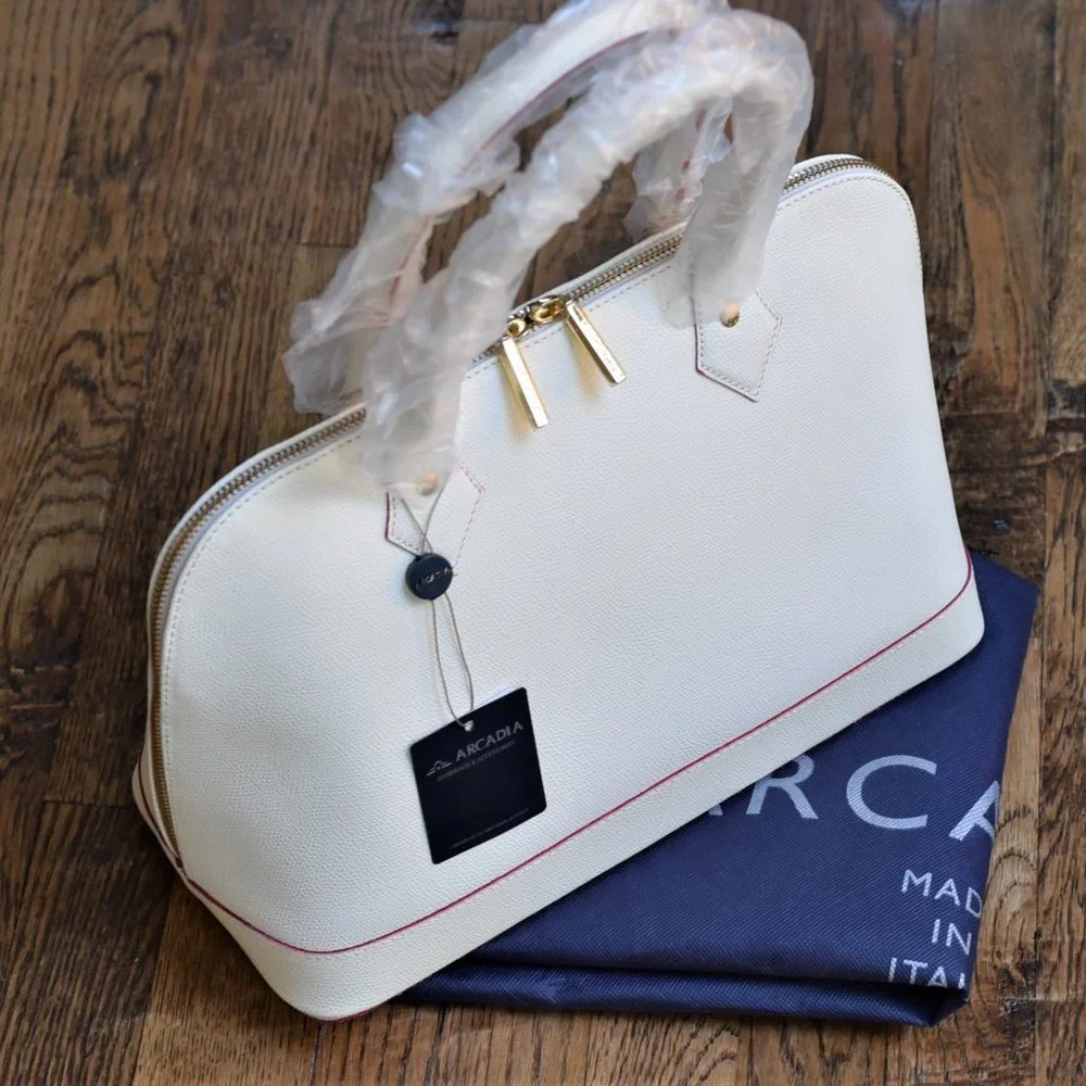 NEW ! ARCADIA  LEATHER BUGATTI BAG WITH DUST BAG. MADE IN ITALY - Picture 8 of 12